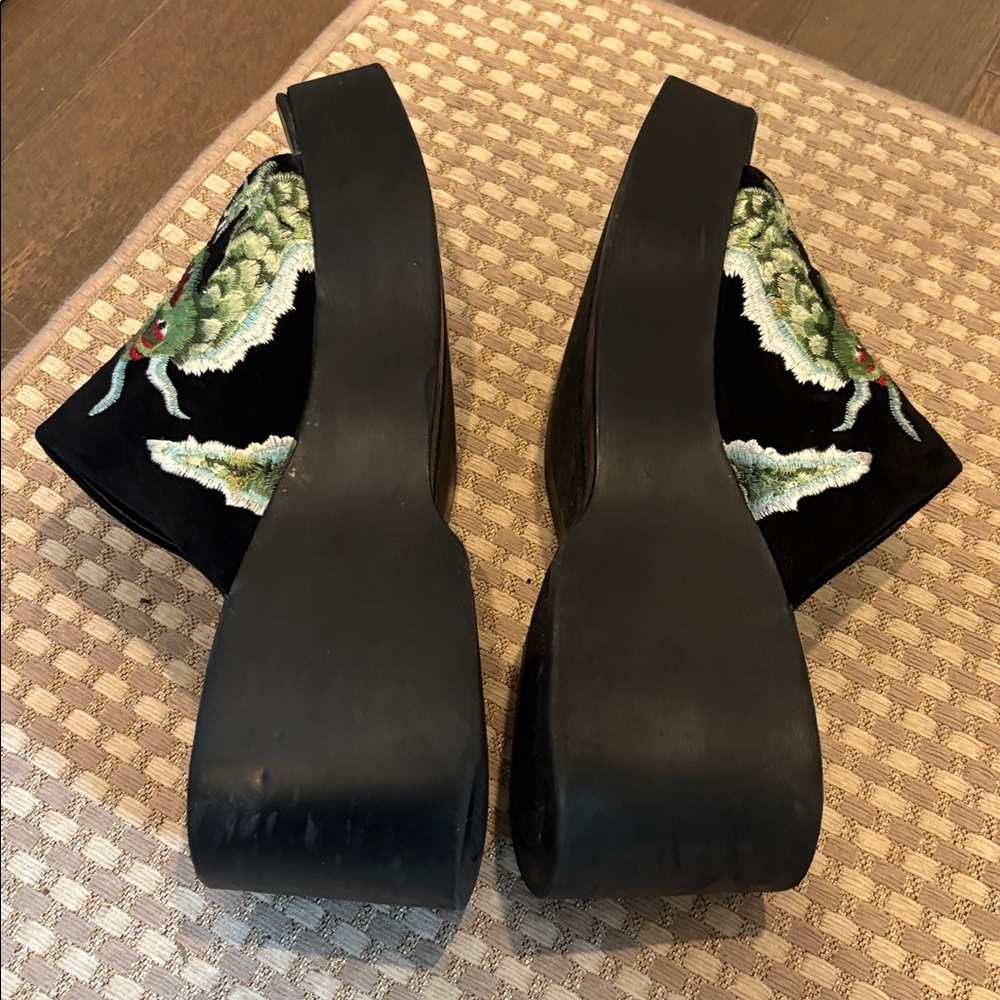 Vintage N.Y.L.A Dragon Embroidery Platforms - Picture 5 of 17